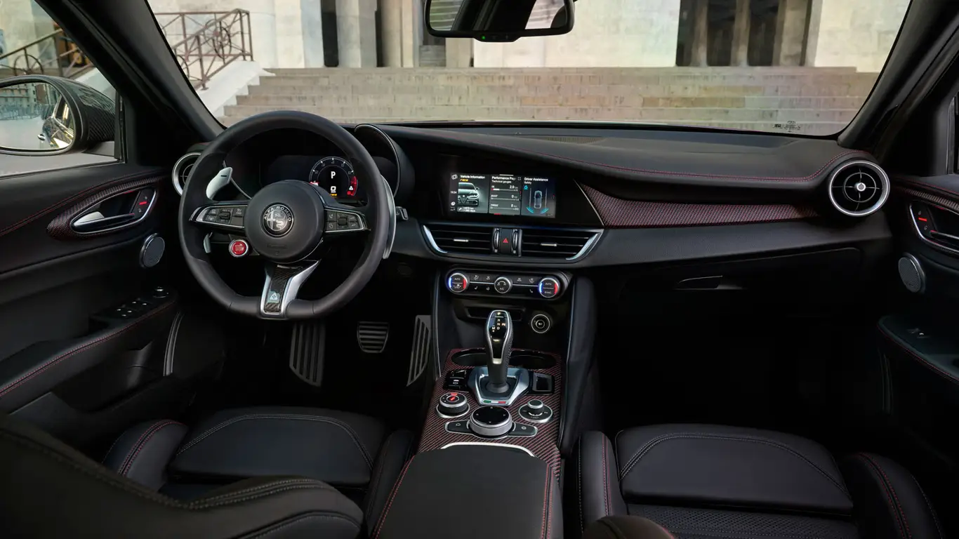 Alfa Romeo Giulia Quadrifoglio Super Sport Interior